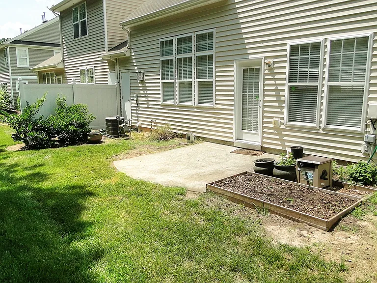 7604 Morrell Ln — Photo 8