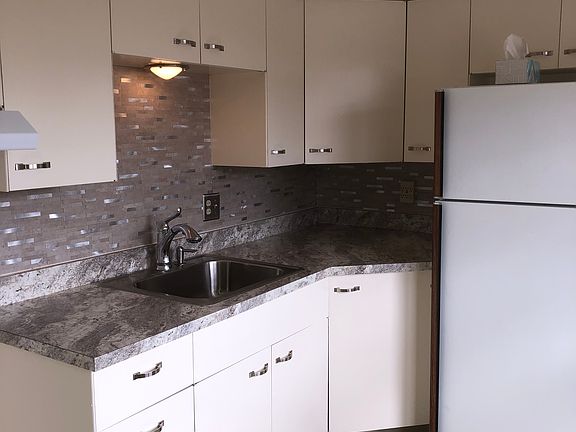 4th image of 728 Saint Charles St #3