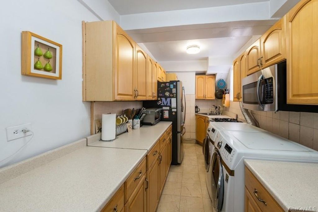 1 Bed 1 Bath Property, New York • 800 Sq Ft