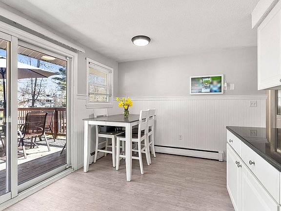 3rd image of 15 Bradford Drive