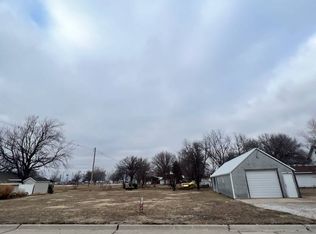 543 B St, Phillips, NE 68843