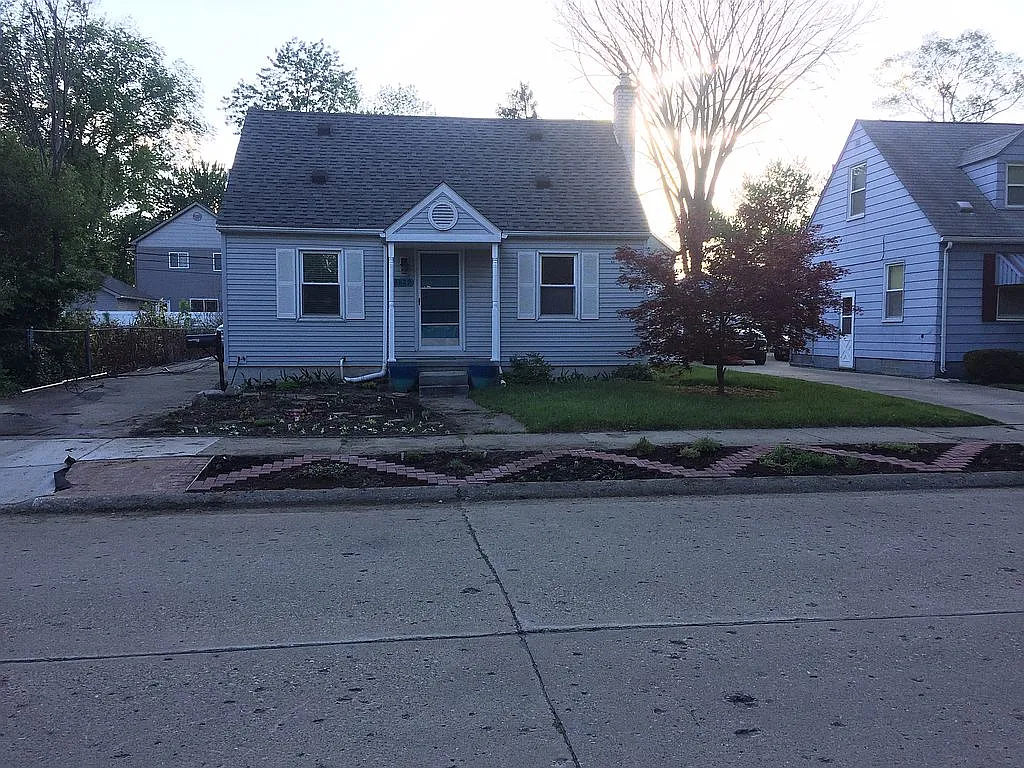 3829 Thomas Ave photo 1
