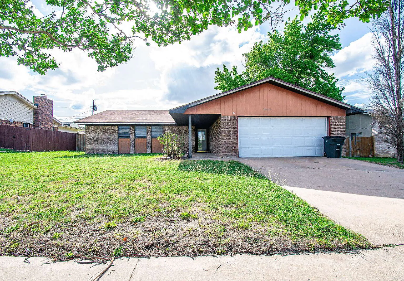 3 bed, 2.0 bath, 1601 sqft, $1,300 — Photo 1