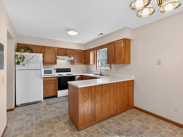 504 Seagraves Ave — Photo 7