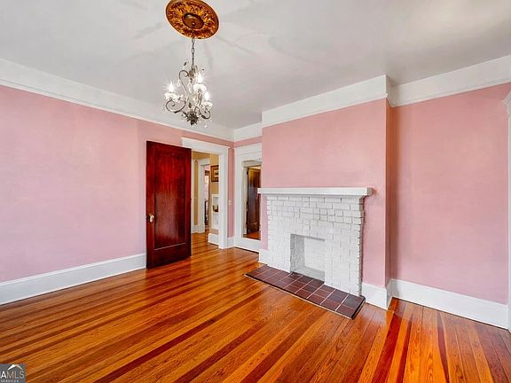 4th image of 812 E 14th Ave