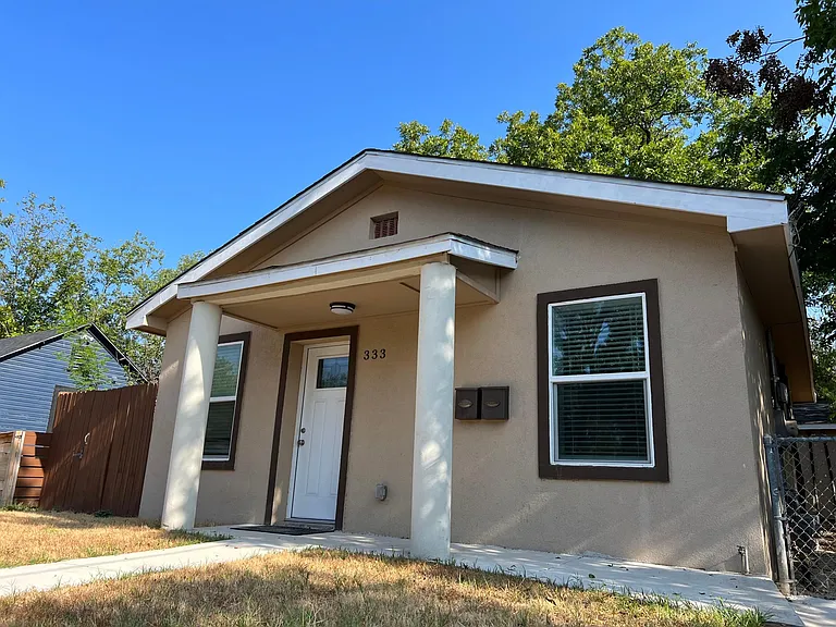 333 E Woodlawn Ave — Photo 1