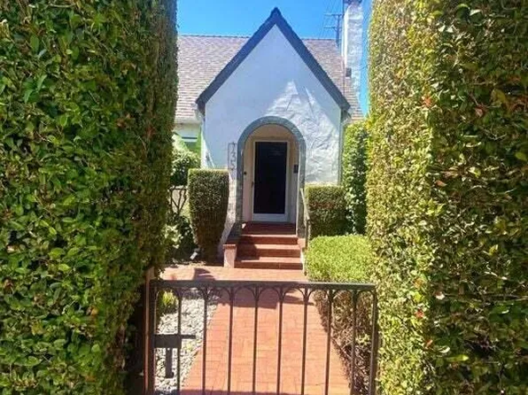 135 Juana Maria Ave, Santa Barbara, CA 93103