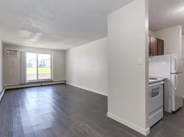 Columbian Apartments, 46 Carswell Rd SE, Medicine Hat, AB T1B 1M1