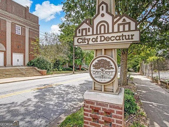 4th image of 583 Emory Oaks Way