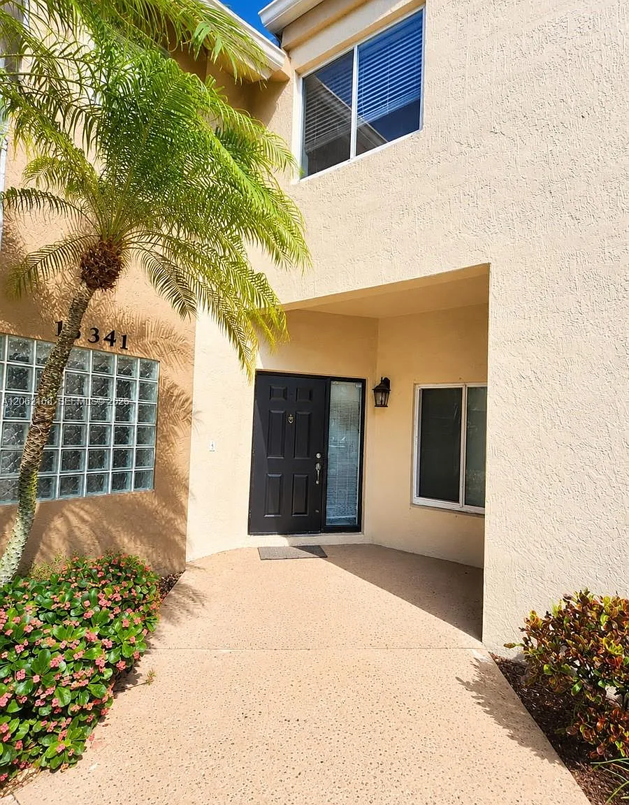 California Courts Condo — Photo 2
