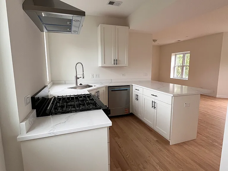 1440 W Waveland Ave #2 — Photo 4