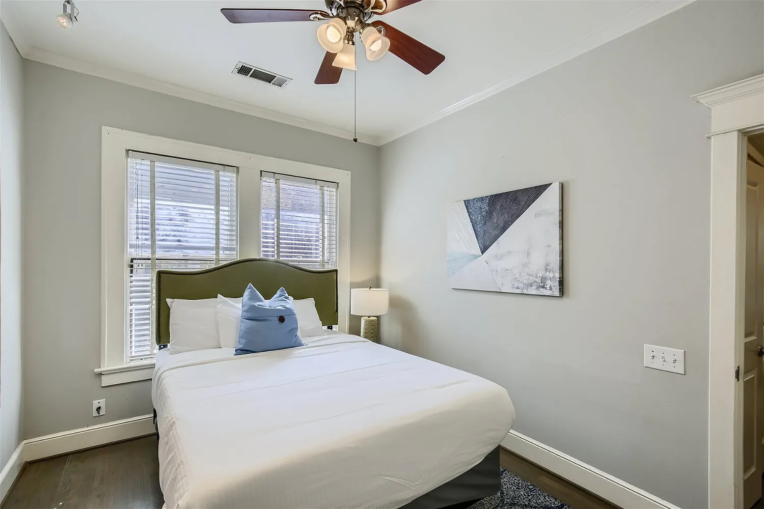 2 bed, 1.5 bath, 1065 sqft, $3,500 — Photo 4