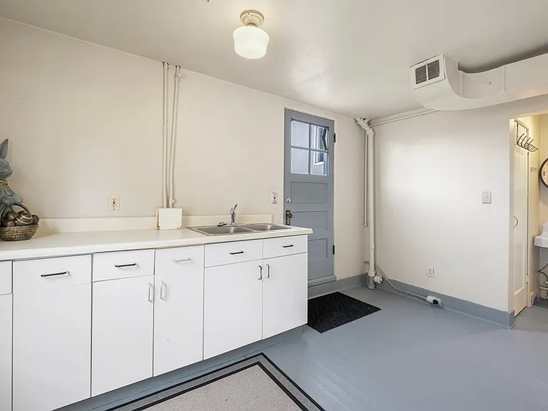 935 NE Maple St — Photo 22