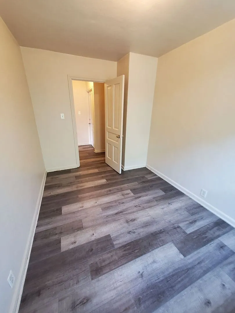 825 Wisconsin Ave - 6 Unit — Photo 4