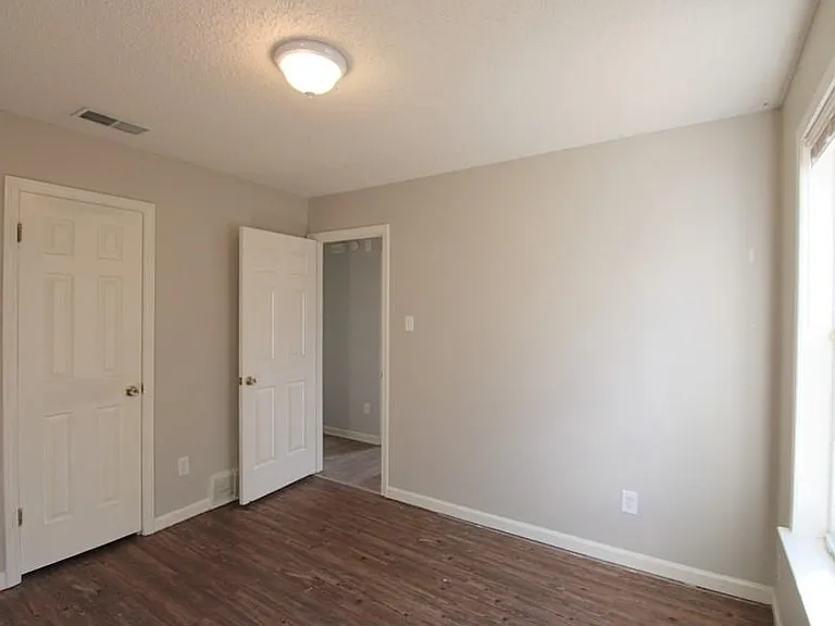 5558 Oak Branch Cir N — Photo 8