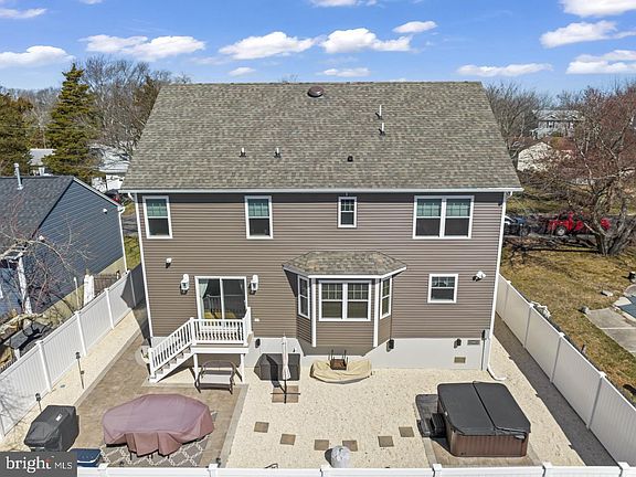 4th image of 86 Adriatic Ave