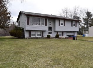 21 Buckingham Dr, Newburgh, NY 12550