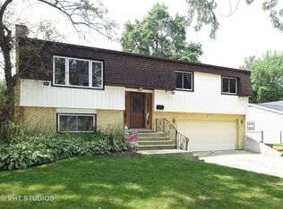 2270 Durham Dr, Wheaton, IL 60189