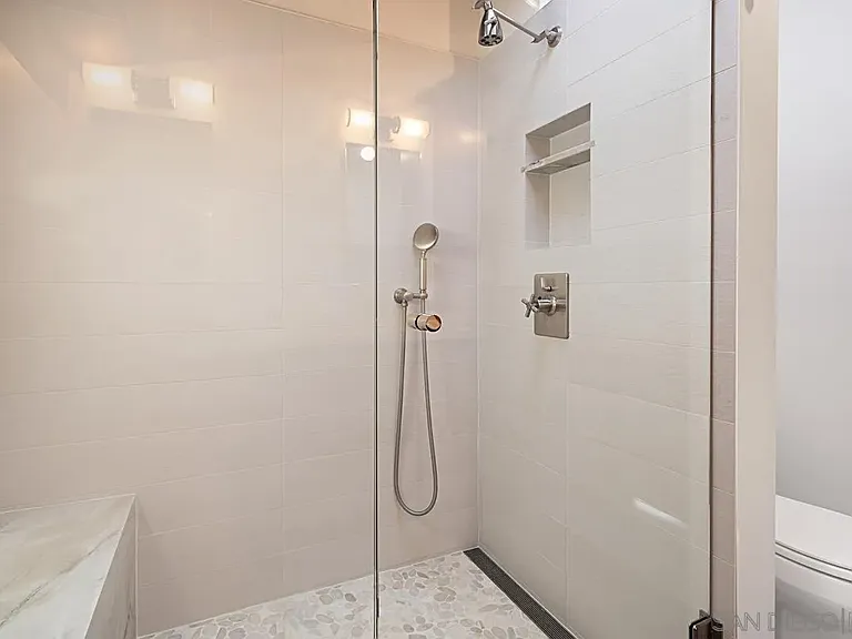 573 Amphitheatre Dr — Photo 26