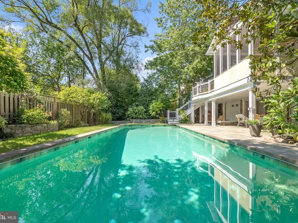 5726 Macarthur Blvd NW, Washington, DC 20016