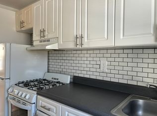 69 Orchard St #3C, Oyster Bay, NY 11771