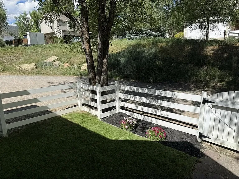389 Grand Butte Ln — Photo 4