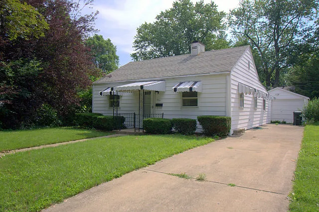 804 S Grove St photo 1