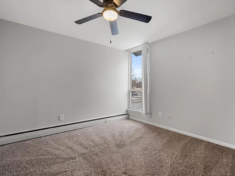 Altitude Apartments East — Photo 35