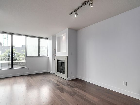 3rd image of 3228 Tupper St #221