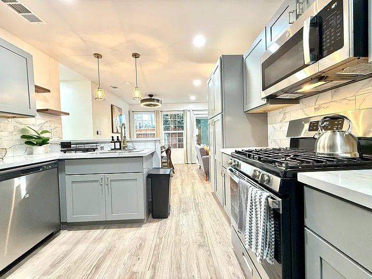 3229 S Sherbourne Dr — Photo 29