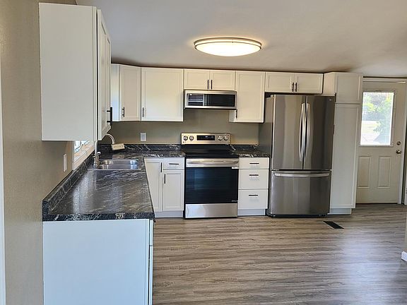 3rd image of 14 Hemlock Cir
