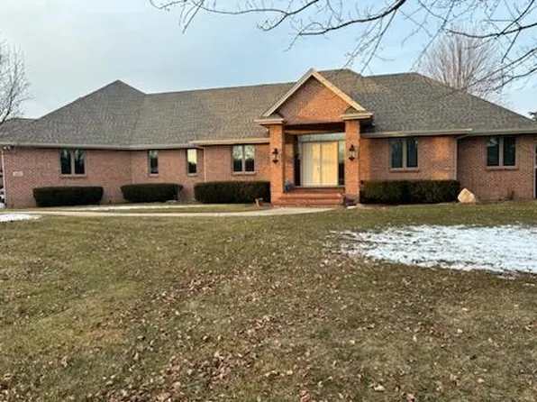 2801 Stinson St, Poplar Grove, IL 61065