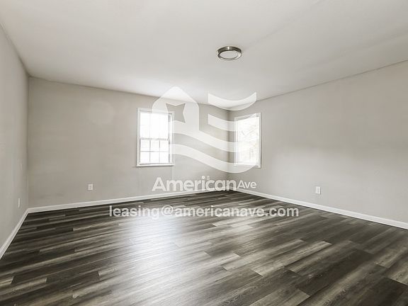 1287417_002_living_room_13719240.jpg