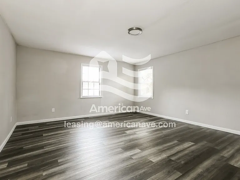 1287417_002_living_room_13719240.jpg