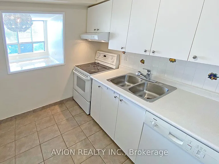 1110 Walden Cir #504 — Photo 7