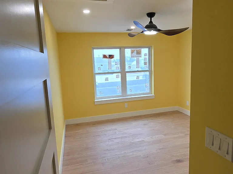 328 E Chester St #2 — Photo 10