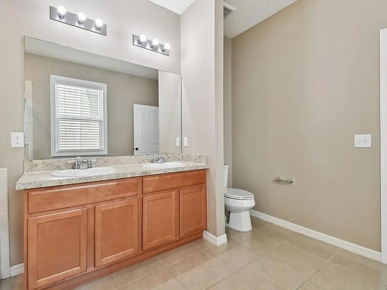 10606 Laguna Plains Dr — Photo 28