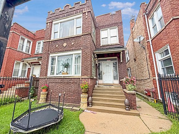 3rd image of 3220 W 65th Pl