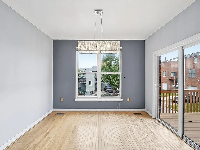 710 W Court St — Photo 23