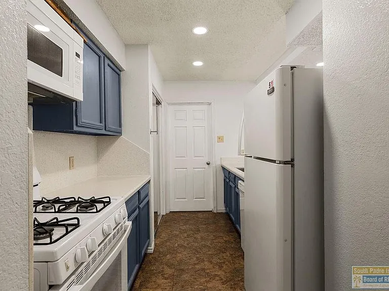 301 Madison St — Photo 4