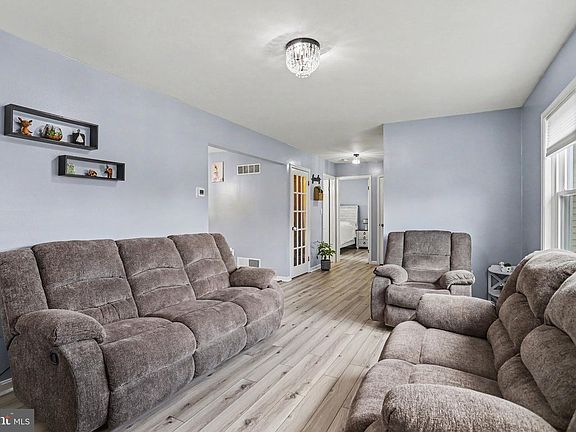 5th image of 330 Dogwood Ln