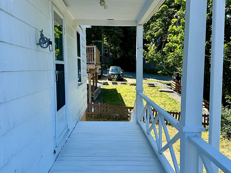 129 Lawrence St — Photo 8