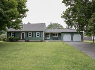 25 Fairview Rd, Wilbraham, MA 01095