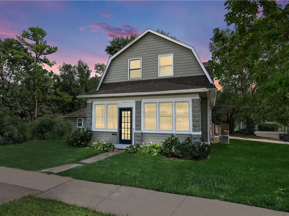 13217 Walnut St, Lenexa, KS 66215