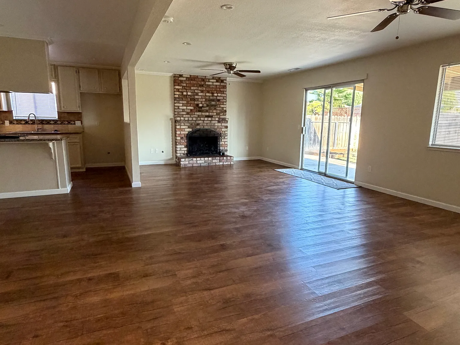 3 bed, 1464 sqft, $2,500 — Photo 2