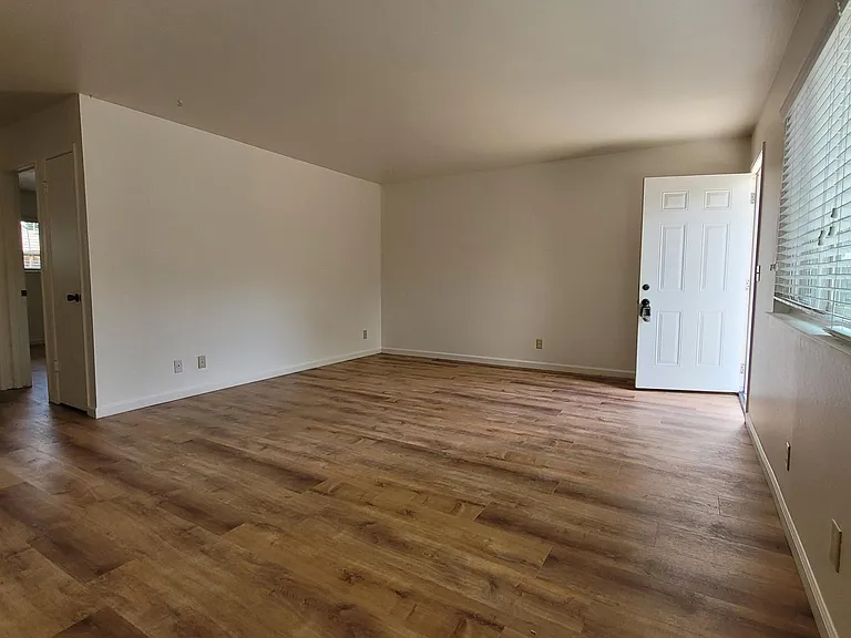 639 Enos Way #639 — Photo 2