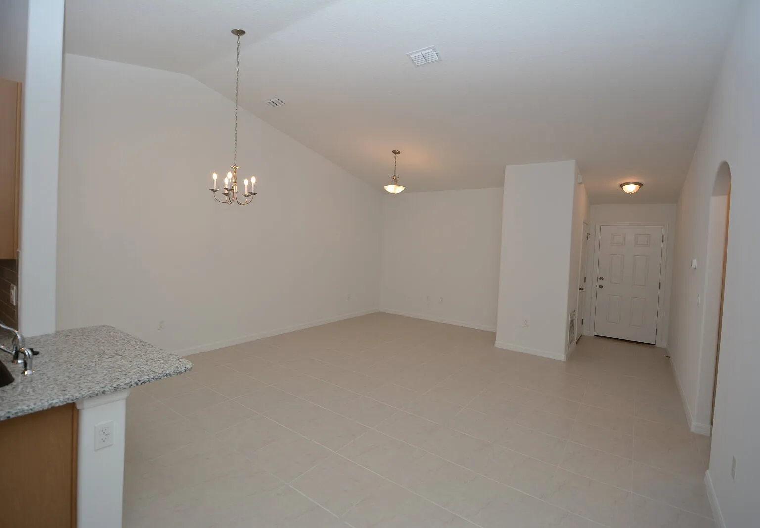 3 bed, 2.0 bath, 1215 sqft, $1,800 — Photo 4