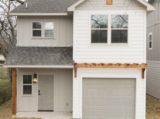 905 E 10th St, Bonham, TX 75418