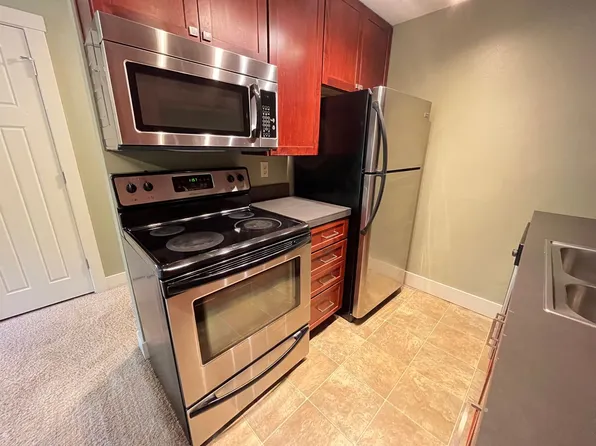 Lovely Private 2Bed + 1Bath Westmoreland Condo!! Secured Entry Building & Parking!, 1739 SE Harold St, Portland, OR 97202