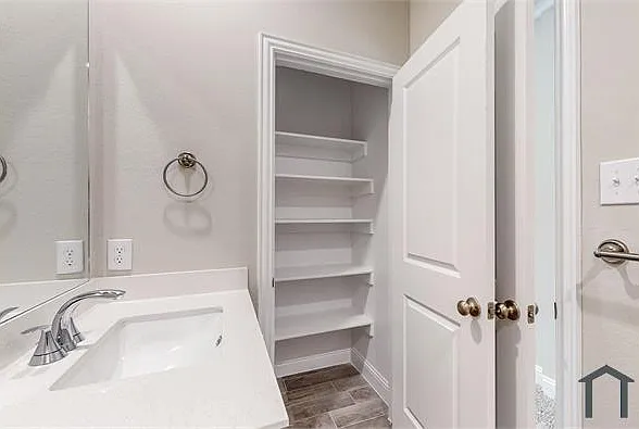 716 Portina Dr — Photo 11